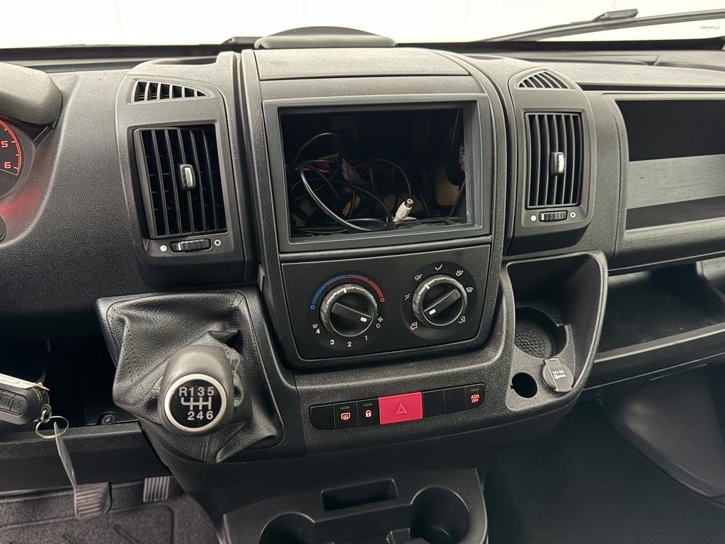 Peugeot Boxer 2.2HDi 140PK L3H2 Imperiaal | Betimmering | 3-Persoons 17