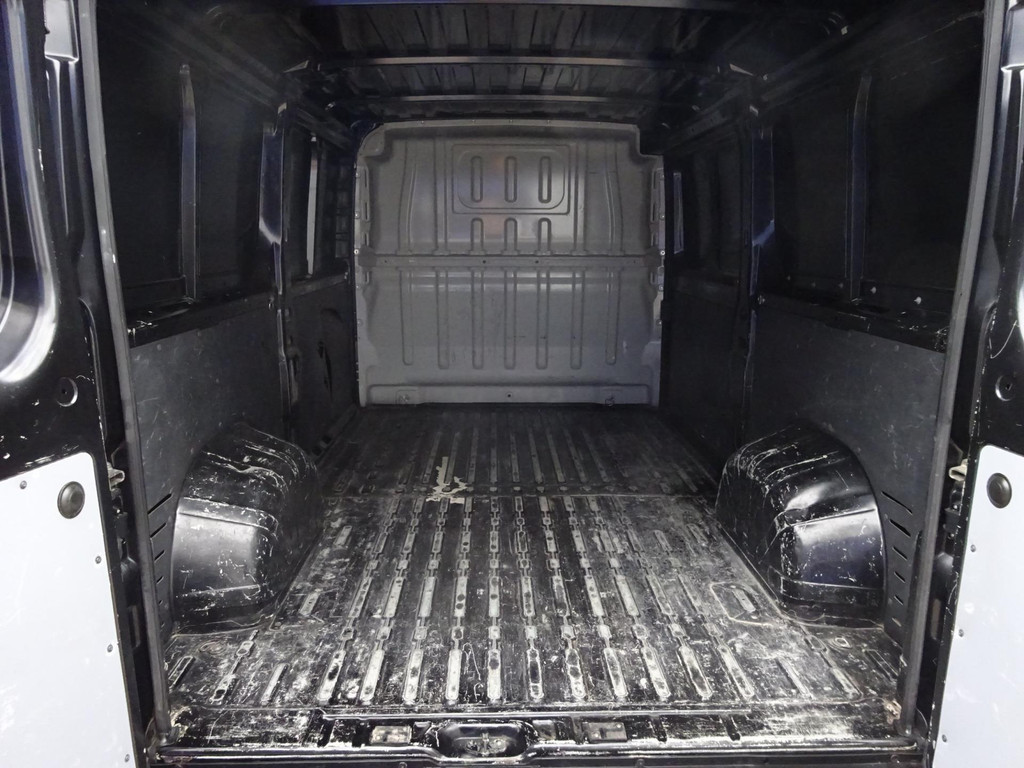 Peugeot Boxer 330 2.0 BlueHDI L2H1 Premium 11