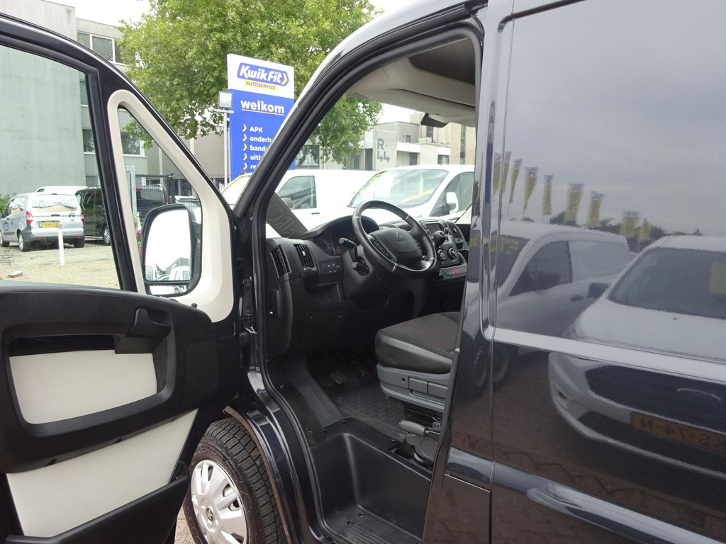 Peugeot Boxer 330 2.0 BlueHDI L2H1 Premium 12