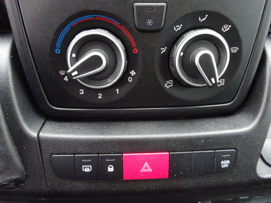 Peugeot Boxer 330 2.0 BlueHDI L2H1 Premium 16