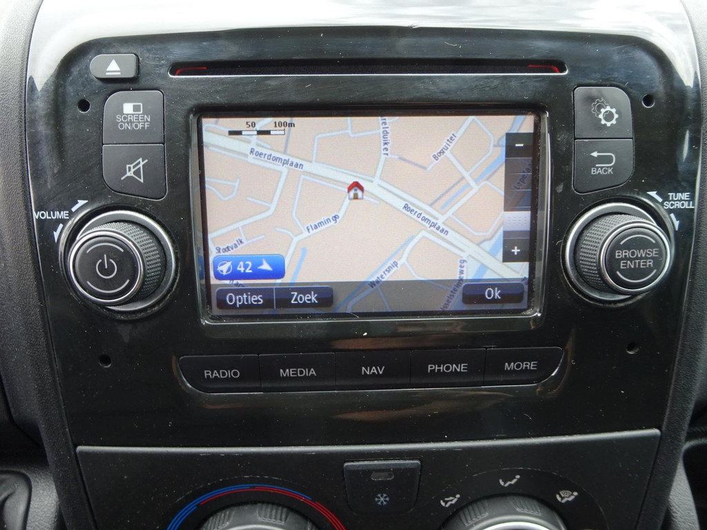 Peugeot Boxer 330 2.0 BlueHDI L2H1 Premium 18