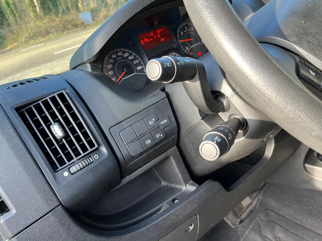 Peugeot Boxer 330 2.0 BlueHDI L2H1 Pro 10