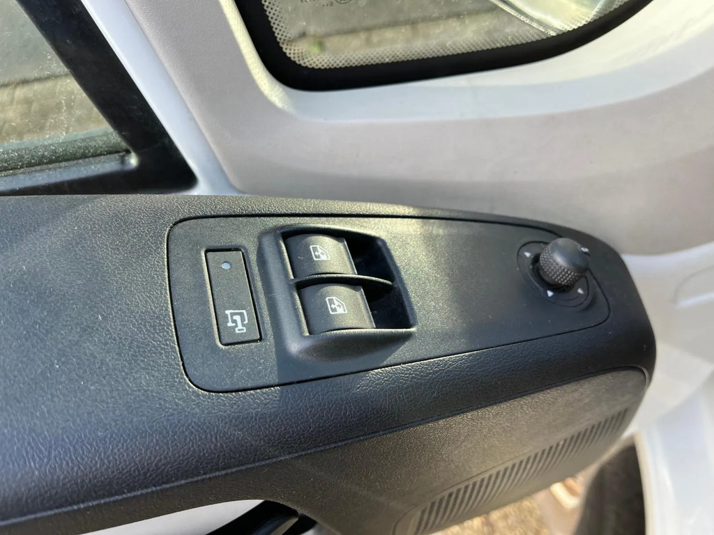 Peugeot Boxer 330 2.0 BlueHDI L2H1 Pro 9