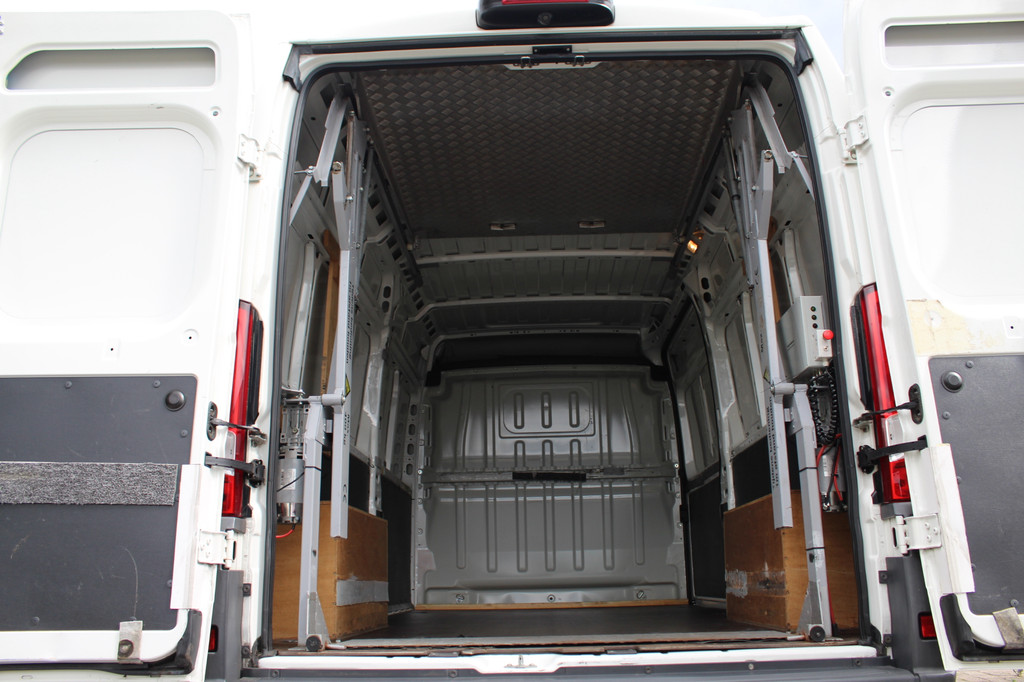 Peugeot Boxer 33 2.0 BlueHDI 130PK Euro6 L3H2 Premium Pack â Easy loader laadklep â 3-zits â nette bus 11