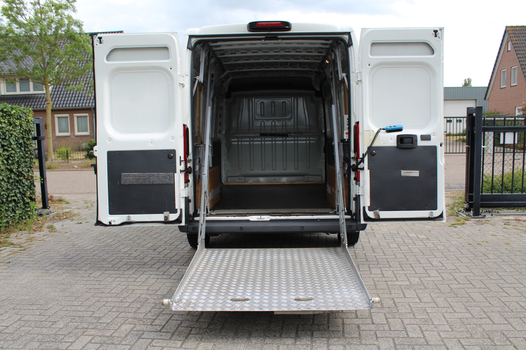 Peugeot Boxer 33 2.0 BlueHDI 130PK Euro6 L3H2 Premium Pack â Easy loader laadklep â 3-zits â nette bus 12