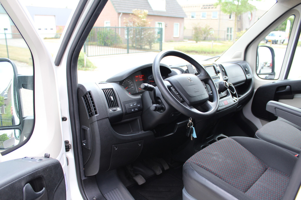 Peugeot Boxer 33 2.0 BlueHDI 130PK Euro6 L3H2 Premium Pack â Easy loader laadklep â 3-zits â nette bus 18