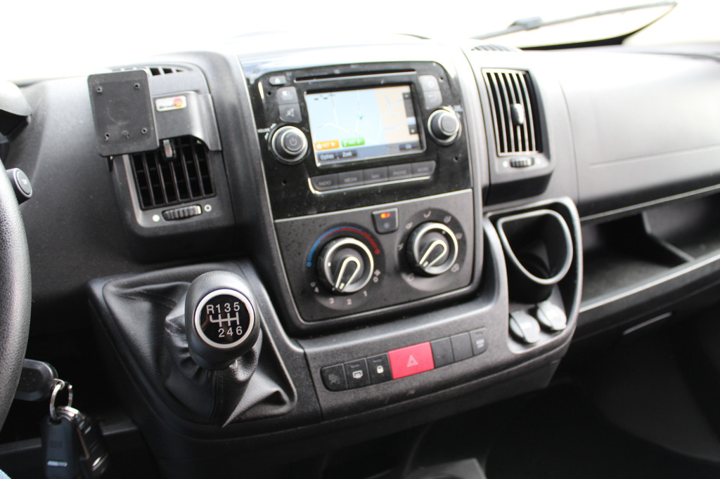 Peugeot Boxer 33 2.0 BlueHDI 130PK Euro6 L3H2 Premium Pack â Easy loader laadklep â 3-zits â nette bus 19