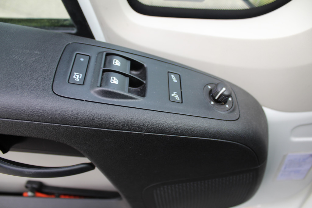 Peugeot Boxer 33 2.0 BlueHDI 130PK Euro6 L3H2 Premium Pack â Easy loader laadklep â 3-zits â nette bus 20