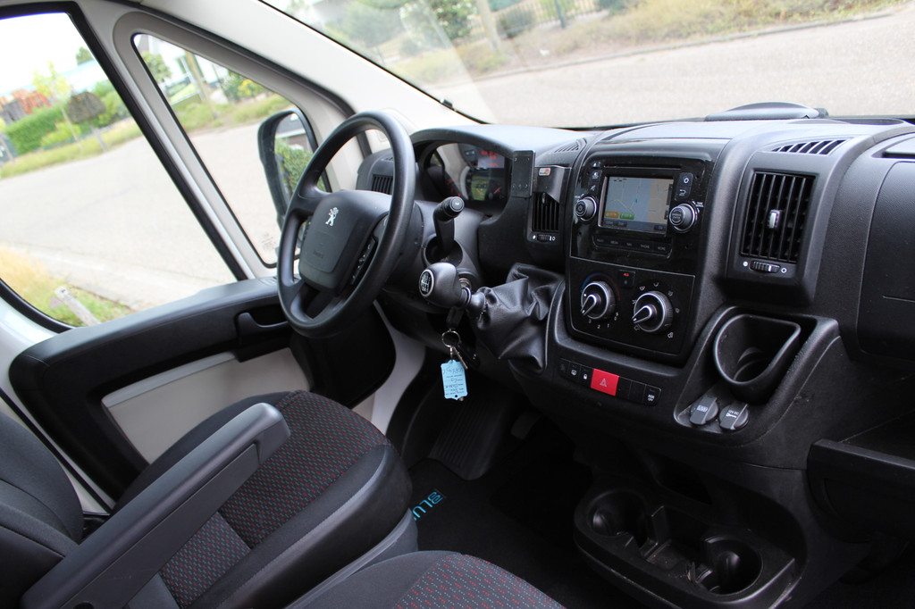 Peugeot Boxer 33 2.0 BlueHDI 130PK Euro6 L3H2 Premium Pack â Easy loader laadklep â 3-zits â nette bus 9