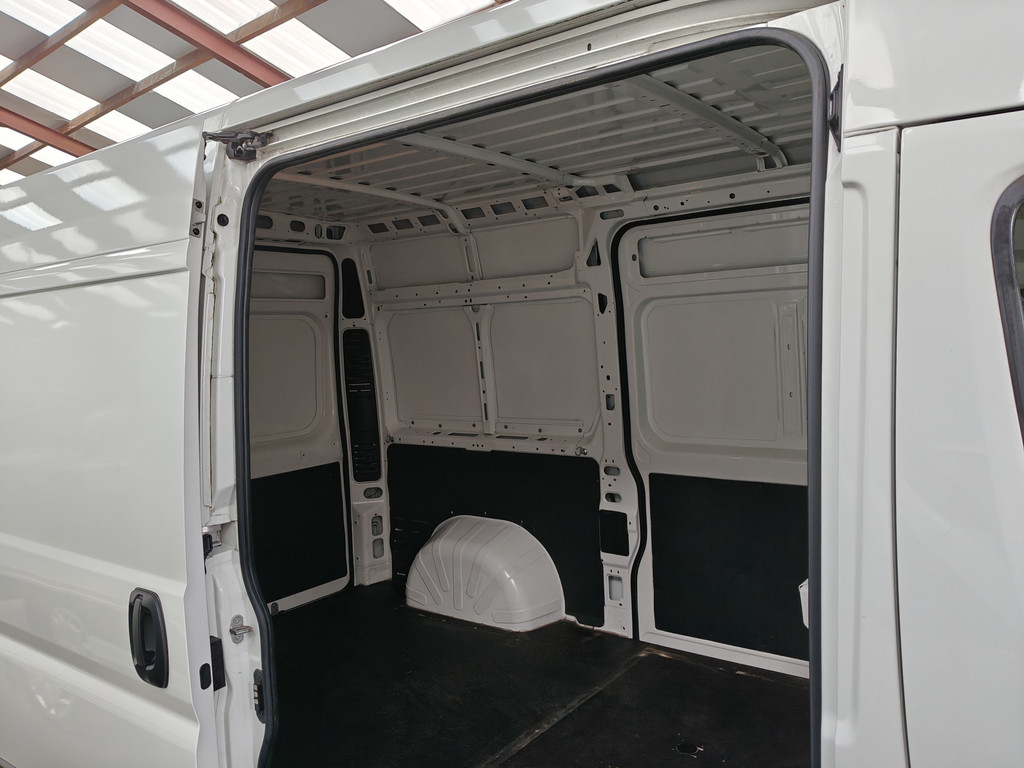 Peugeot Boxer 333 2.2 BlueHDi 120 L2H2 2xSchuifdeuren, Camera, CC, 10