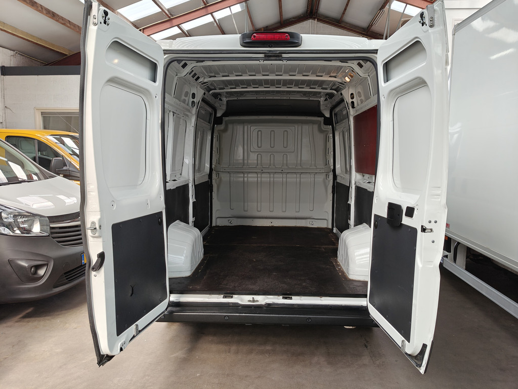 Peugeot Boxer 333 2.2 BlueHDi 120 L2H2 2xSchuifdeuren, Camera, CC, 11