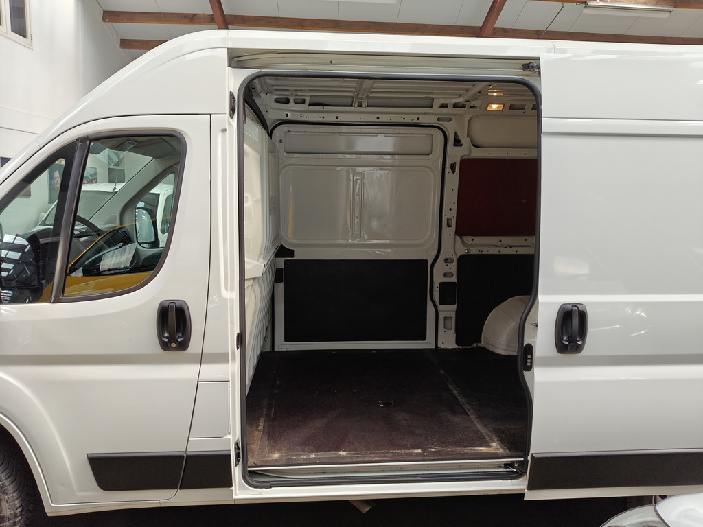 Peugeot Boxer 333 2.2 BlueHDi 120 L2H2 2xSchuifdeuren, Camera, CC, 13