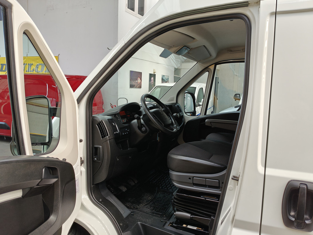 Peugeot Boxer 333 2.2 BlueHDi 120 L2H2 2xSchuifdeuren, Camera, CC, 14