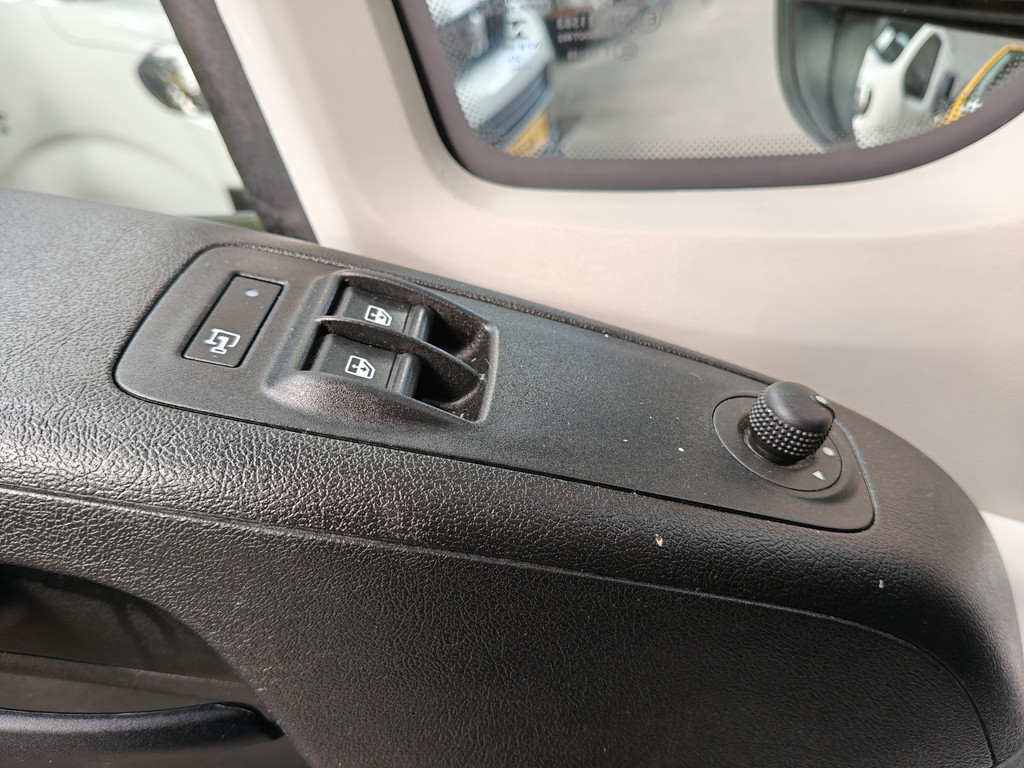 Peugeot Boxer 333 2.2 BlueHDi 120 L2H2 2xSchuifdeuren, Camera, CC, 15