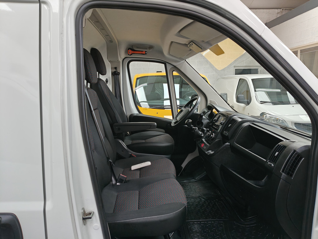 Peugeot Boxer 333 2.2 BlueHDi 120 L2H2 2xSchuifdeuren, Camera, CC, 9