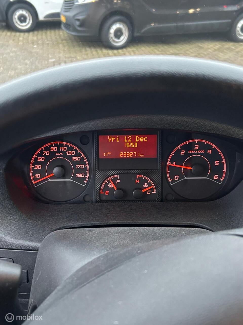 Peugeot Boxer Bestel 330 2.2 BlueHDi 140 L2H2 Premium 10