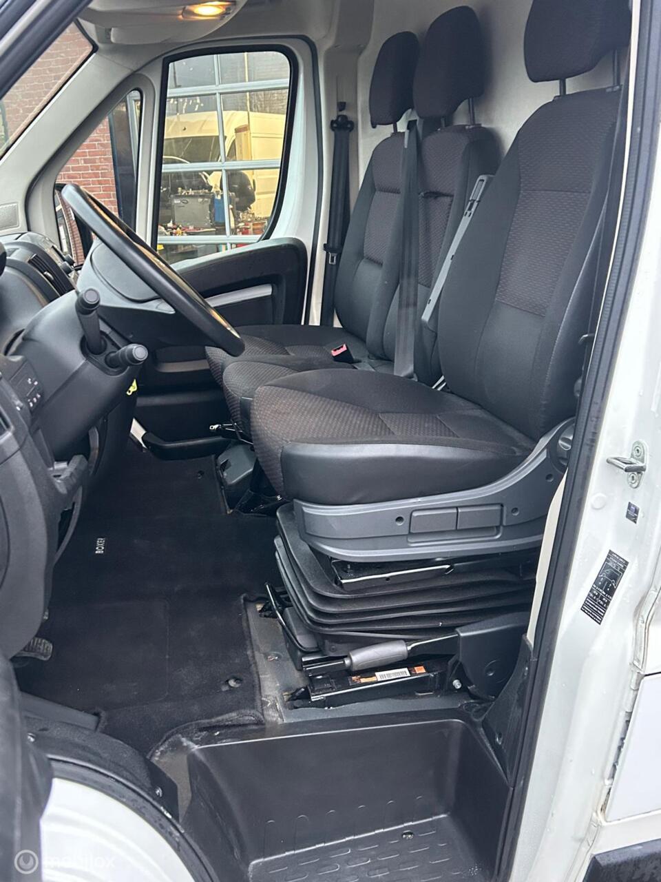 Peugeot Boxer Bestel 330 2.2 BlueHDi 140 L2H2 Premium 11