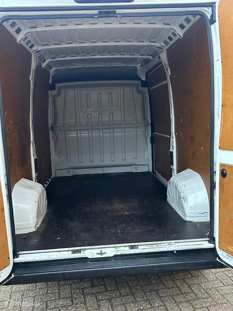 Peugeot Boxer Bestel 330 2.2 BlueHDi 140 L2H2 Premium 8