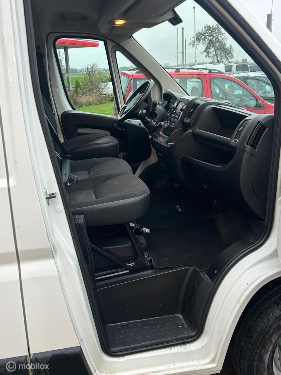 Peugeot Boxer Bestel 330 2.2 BlueHDi 140 L2H2 Premium 9