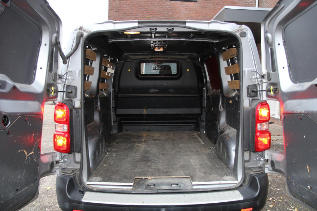 Peugeot Expert 1.5 BlueHDI 100PK L2H1 Standard Premium / Trekhaak / App connect 7