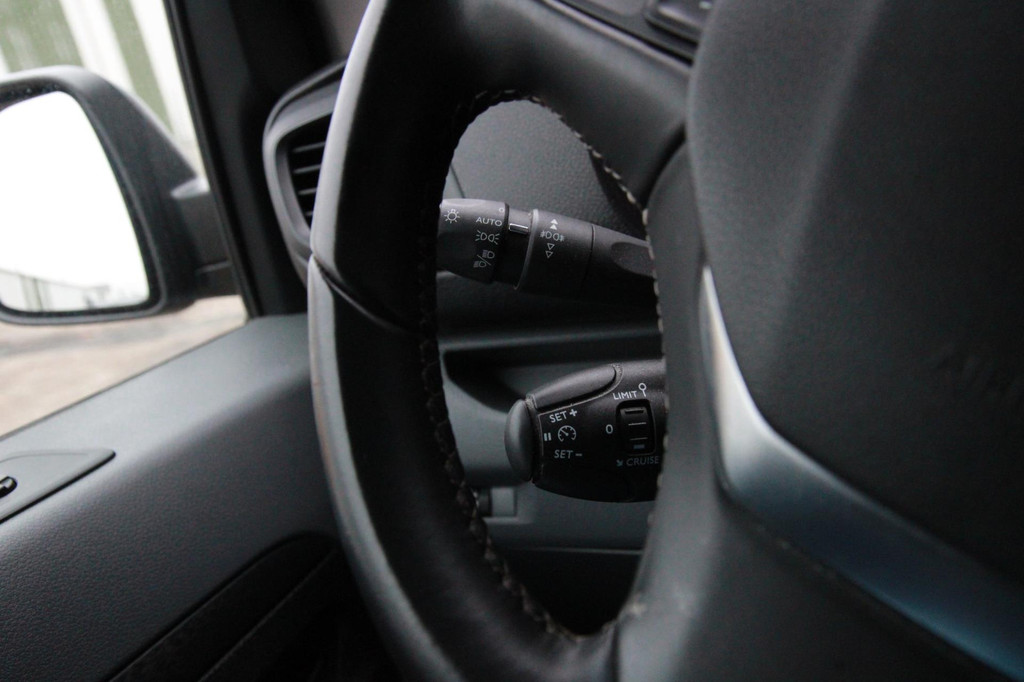 Peugeot Expert 2.0 BlueHDI 122PK L2H1 / Trekhaak / Camera / 3 zits 19