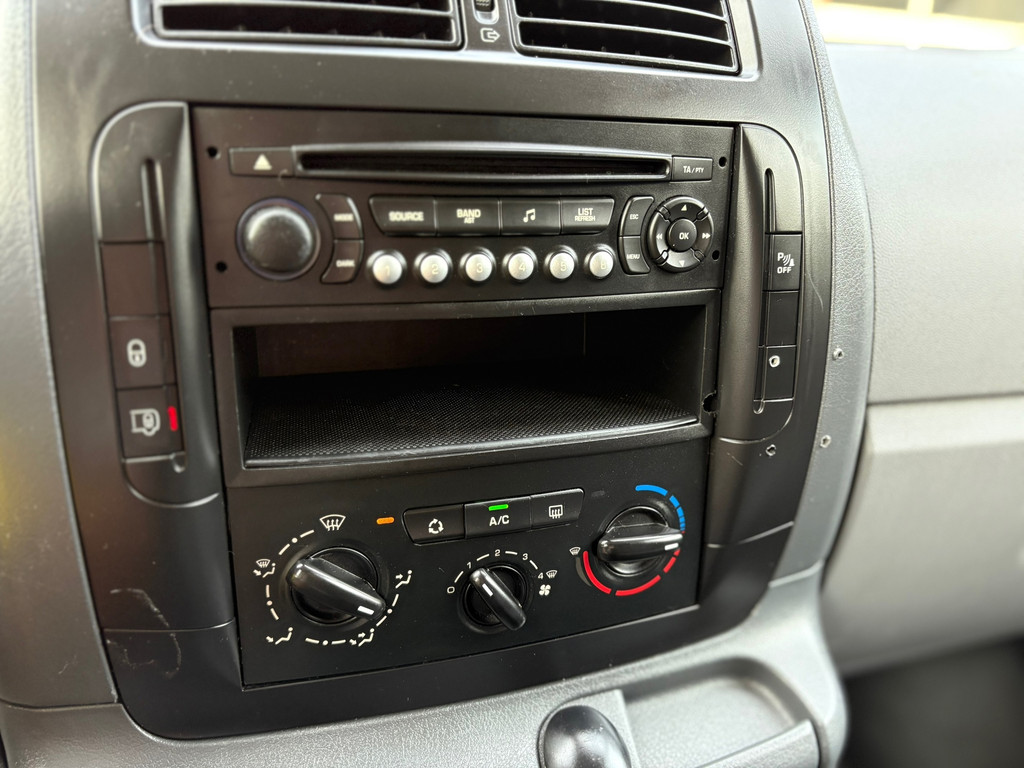 Peugeot Expert 229 2.0 HDIF L2H1|MARGE|5 zitplaatsen|airconditioning|cruise|trekhaak met 2000KG trekgewicht|parkeersensoren achter 17