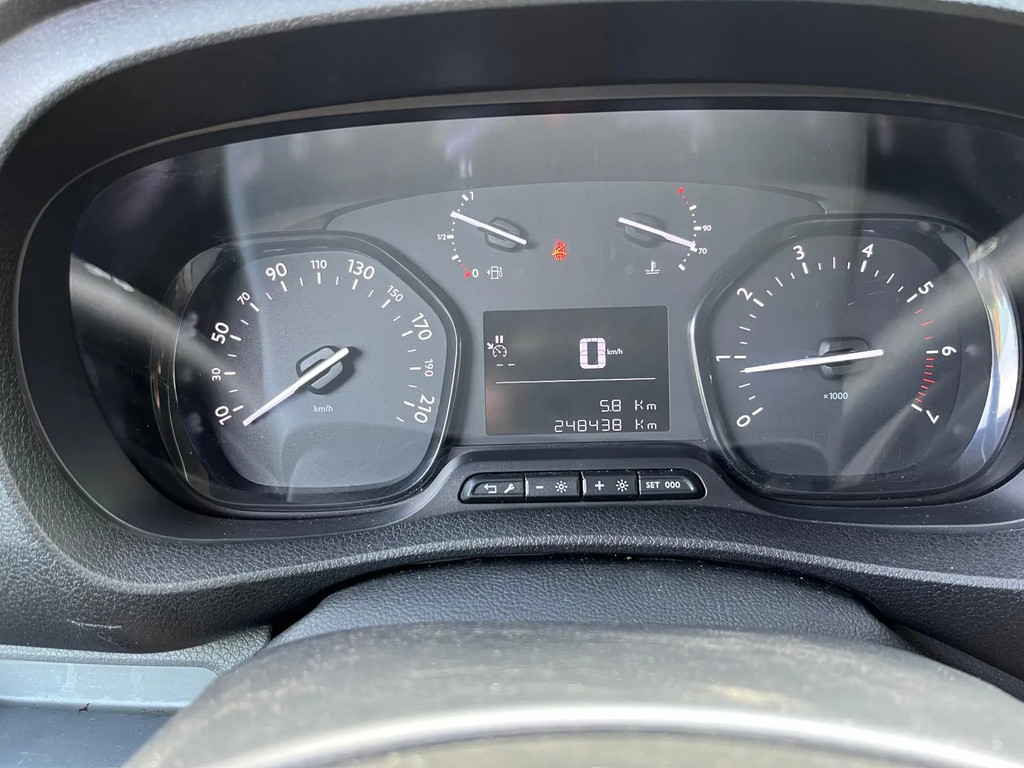 Peugeot Expert 231L 2.0 BlueHDI 120 Premium 12