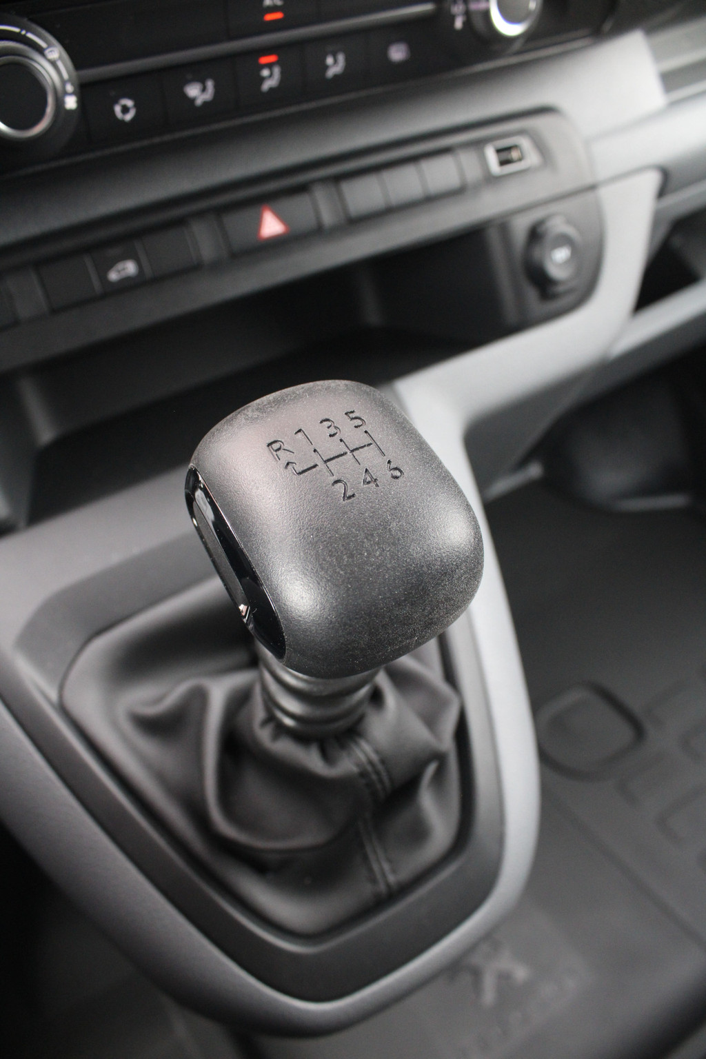 Peugeot Expert Standard Premium 1.5 BlueHDI 120PK 3-Zits, Airco, Navigatie, Achteruitrijcamera, Betimmering 18