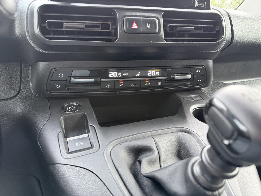 Peugeot Partner 1.5 BlueHDI 131 PK / L1H1 / ADAPTIVE CRUISE / 3-ZITS / CAMERA / TREKHAAK / KEYLESS / LMV 18