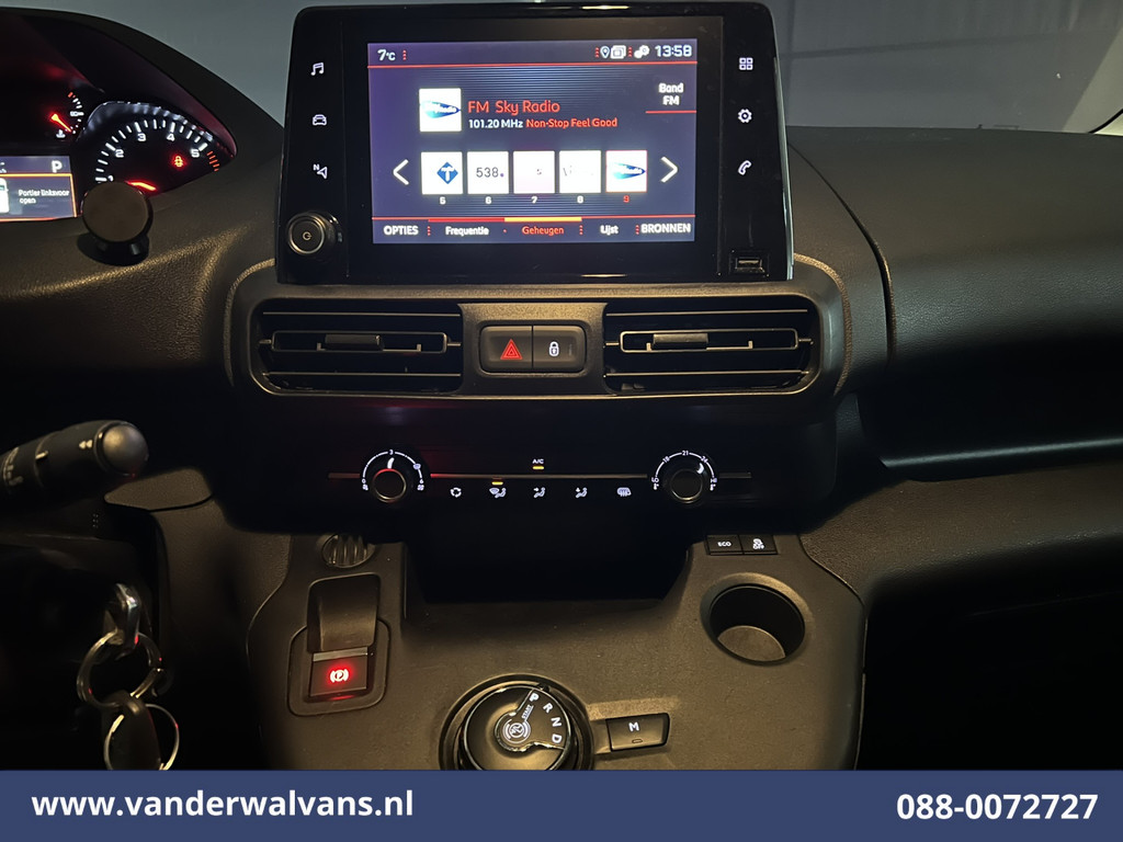 Peugeot Partner 1.5 BlueHDI 131pk Automaat L1H1 Euro6 Airco | Navigatie | Trekhaak | Apple Carplay | Cruisecontrol Android Auto, Stoelverwarming, Parkeersensoren, 19