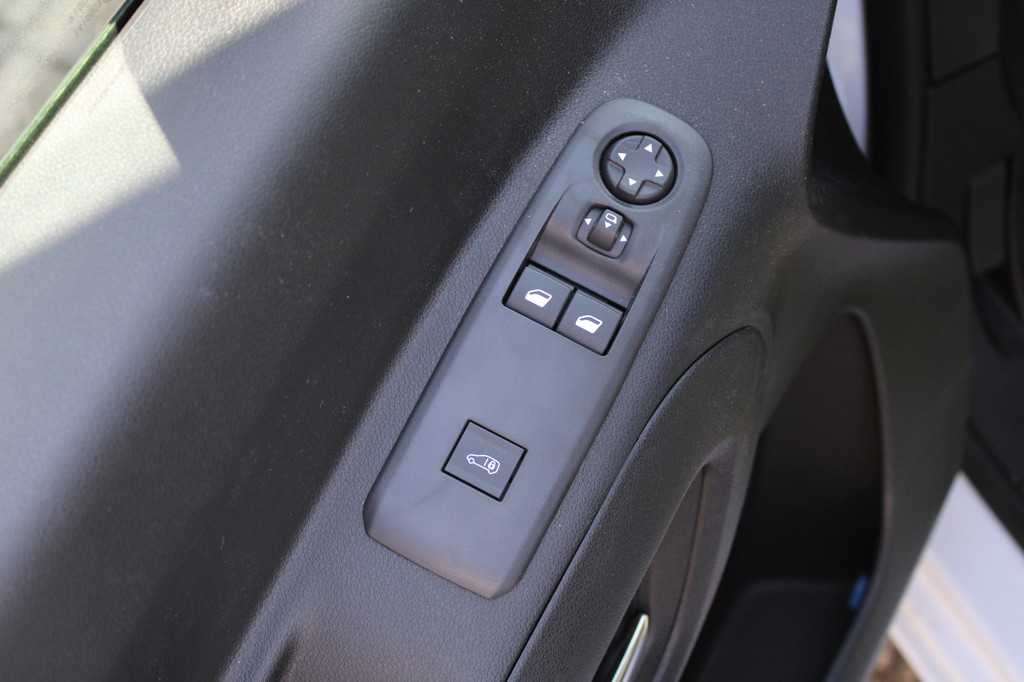 Peugeot Partner 1.5 BlueHDi 100PK S&S L1 Navigatie, Achteruitrijcamera, Trekhaak, Dab, Bluetooth, Parkeersensoren voor & achter 16