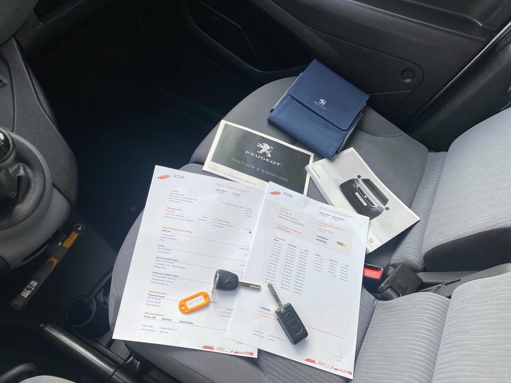 Peugeot Partner 120 1.6 HDi * Airco * 2015 * Euro5 * 3Zits * Navigatie * PDC * APK 16-9-2026 * Zijdeur * Nette Auto * NAP * 10