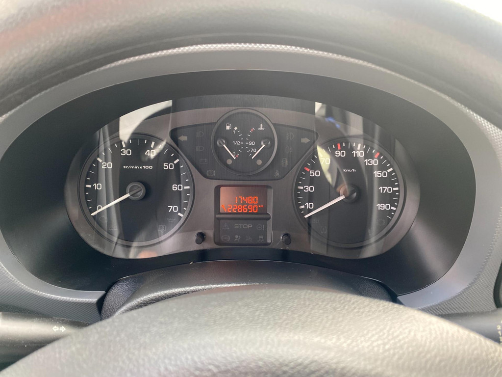 Peugeot Partner 120 1.6 HDi * Airco * 2015 * Euro5 * 3Zits * Navigatie * PDC * APK 16-9-2026 * Zijdeur * Nette Auto * NAP * 9