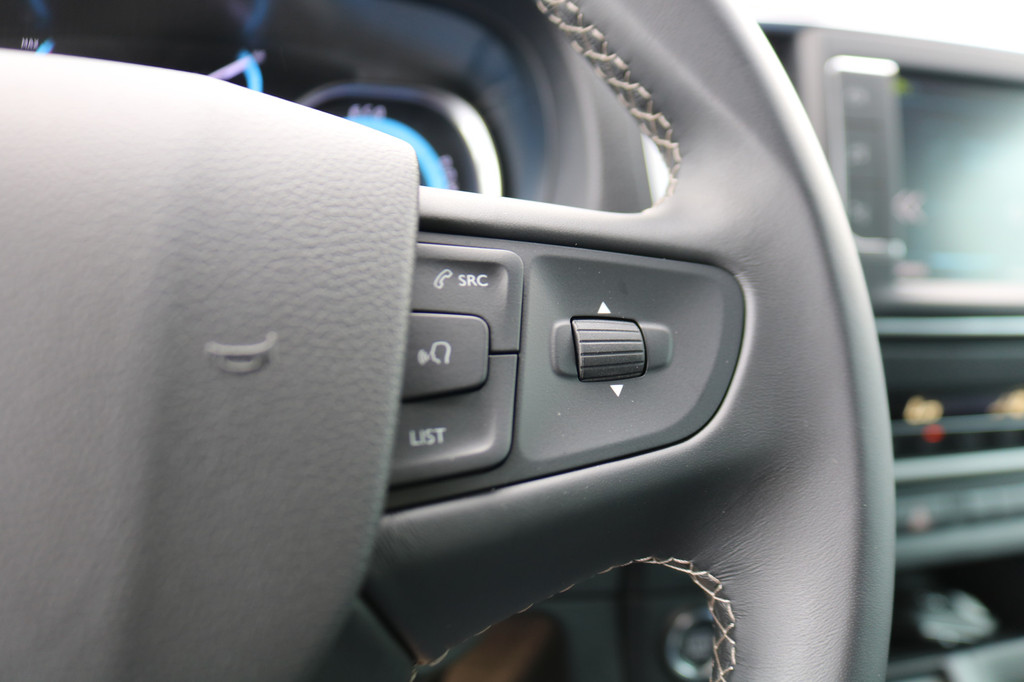 Peugeot e-Expert EV L3 75 kWh Airco Navigatie Trekhaak Black Line 21