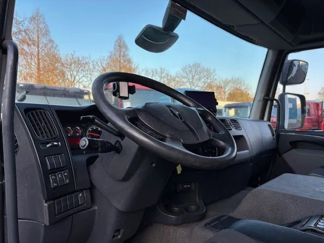 Renault D 19 D320 SLEEPERCAB 4x2 LAMBERET / THERMOKING (EURO 6 / RETARDER / AUTOMATIC GEARBOX / AIRCONDITIONING) 13