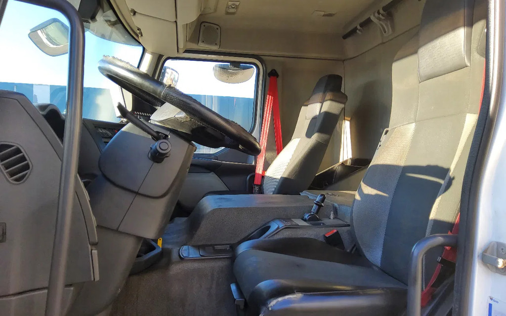 Renault D WIDE 280 PK AUTOMAAT - EURO 6 - 1 KANT SCHUIFZEIL - 88-BJK-8 - ALLE MILIEUZONES tot 01-01-2028 10