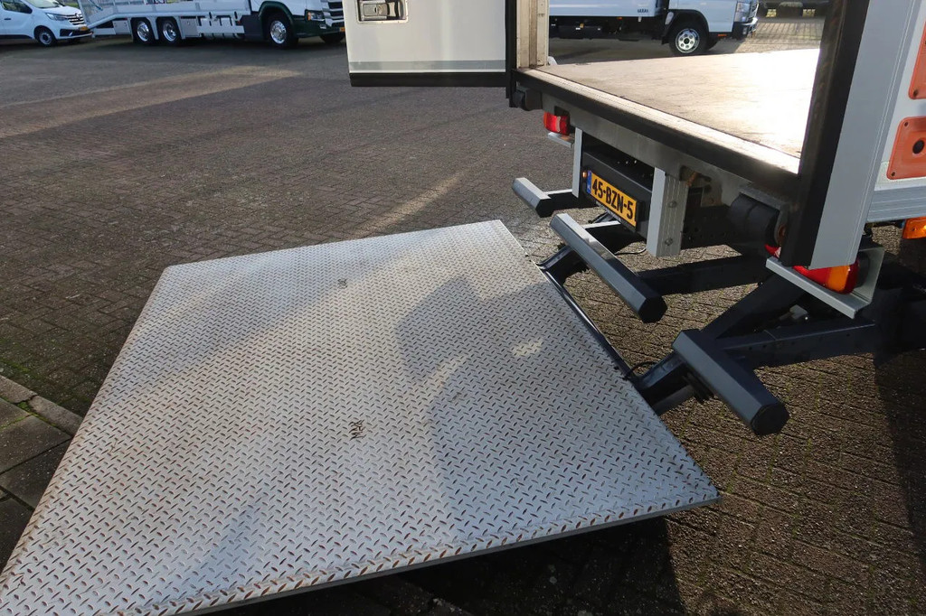 Renault D250 Bakwagen + Laadklep Deuren 17