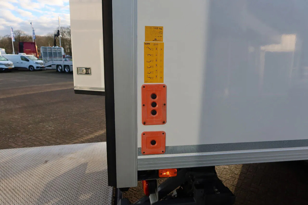 Renault D250 Bakwagen + Laadklep Deuren 18