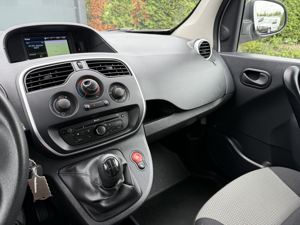 Renault Kangoo 1.5 dCi / L1H1 / 1e EIG. / AIRCO / CRUISE / INRICHTING / NAVI / BLUETOOTH / TREKHAAK 13