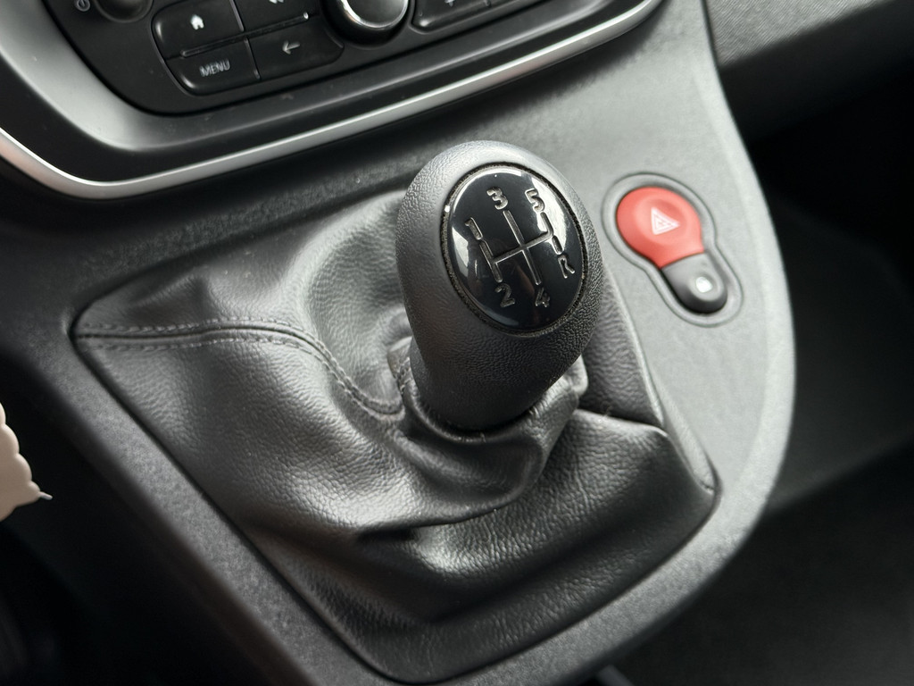 Renault Kangoo 1.5 dCi / L1H1 / 1e EIG. / AIRCO / CRUISE / INRICHTING / NAVI / BLUETOOTH / TREKHAAK 17