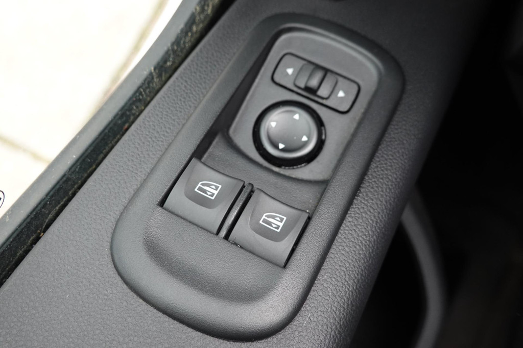 Renault MASTER T33 2.3 dCi 135 L2H2 Met laadklep 12