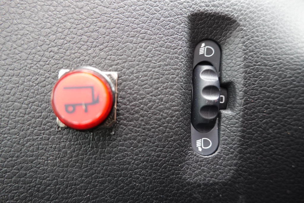 Renault MASTER T33 2.3 dCi 135 L2H2 Met laadklep 13