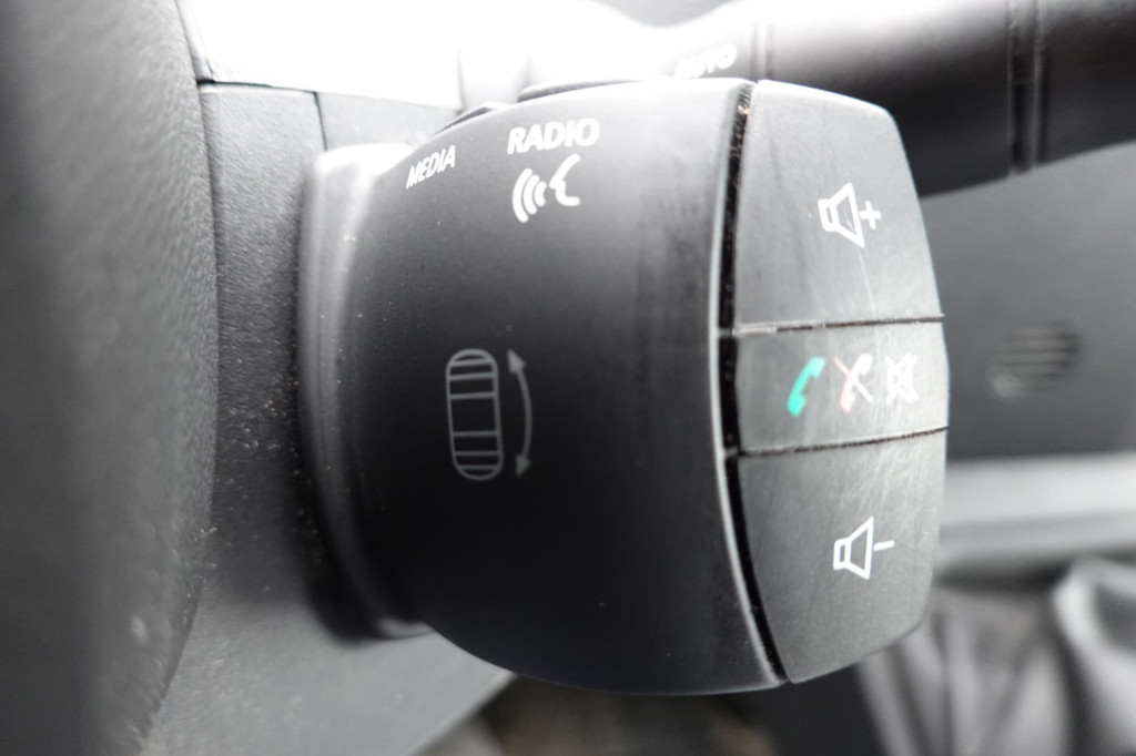 Renault MASTER T33 2.3 dCi 135 L2H2 Met laadklep 19