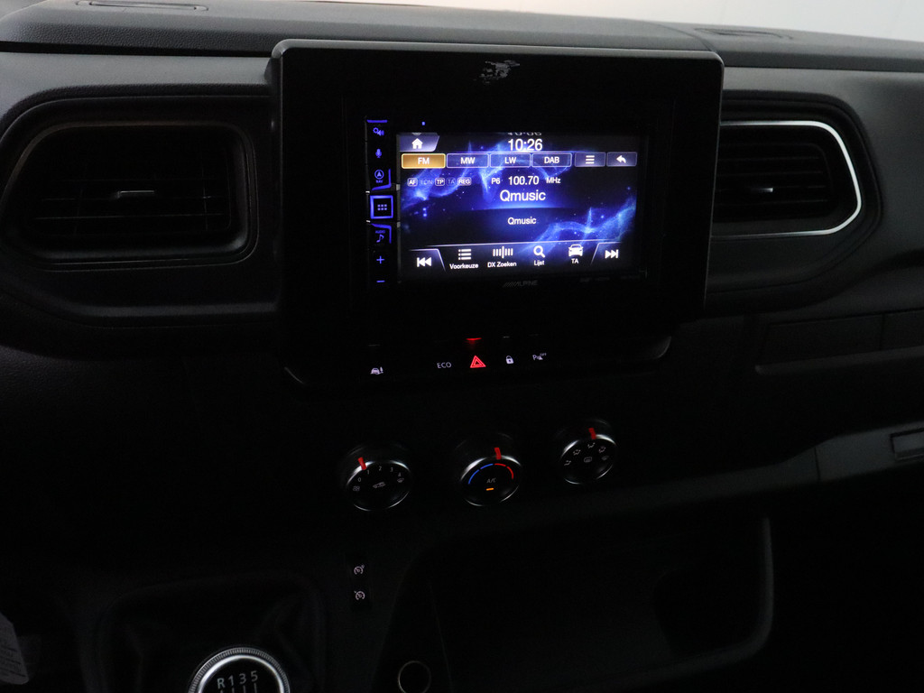 Renault Master 2.3DCI 135PK L3H2 | Maxi | Kastinrichting | Imperiaal | Navigatie | Camera | 3-Persoons | Cruise | Airco 16