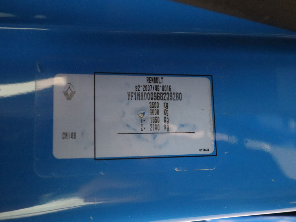 Renault Master 2.3DCI 135PK L3H2 | Maxi | Kastinrichting | Imperiaal | Navigatie | Camera | 3-Persoons | Cruise | Airco 21