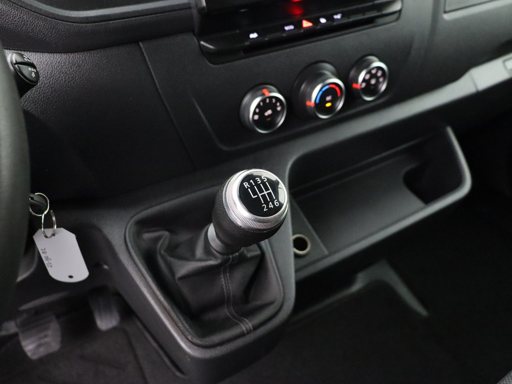 Renault Master 2.3DCI 136PK L3H2 | Kastinrichting | Imperiaal | Navigatie | Camera | 3-Persoons | Airco | Cruise 15