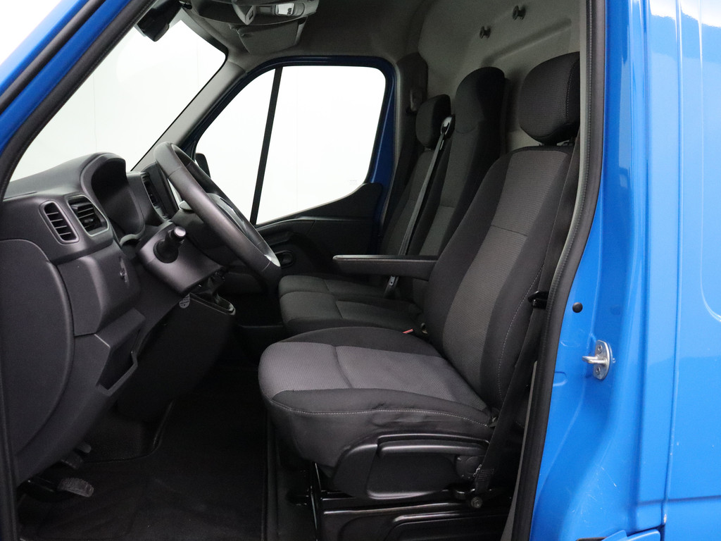 Renault Master 2.3DCI 136PK L3H2 | Kastinrichting | Imperiaal | Navigatie | Camera | 3-Persoons | Airco | Cruise 18