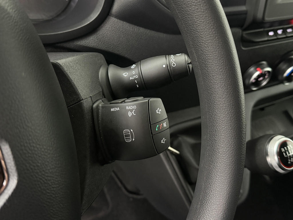 Renault Master 2.3DCi 130PK L2H2 Koelauto | 12/220V | Airco | Cruise | 3-Persoons 15