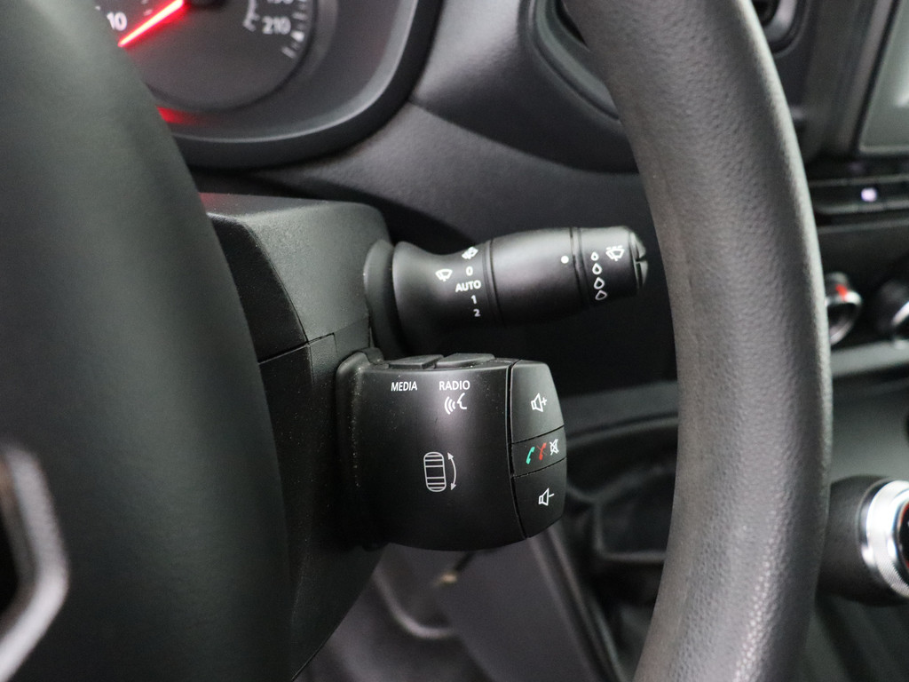 Renault Master 2.3DCi 135PK L2H2 Work Edition | Navigatie | Camera | Airco | 3-Persoons | 2500Kg Trekhaak 15