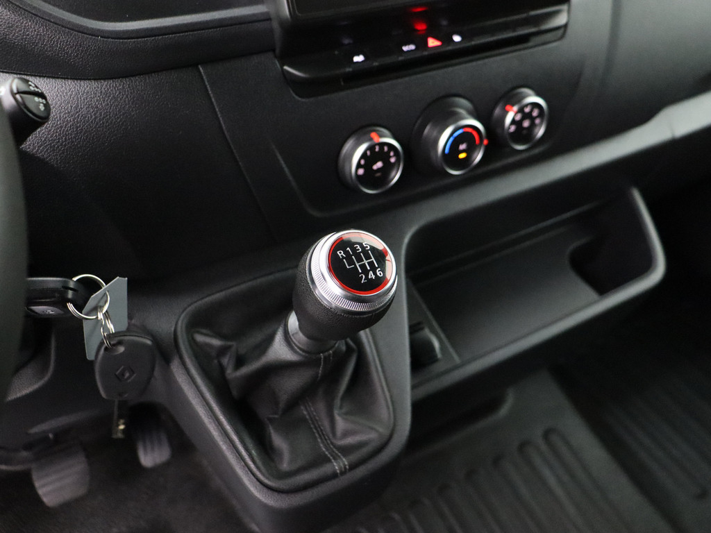 Renault Master 2.3DCi 135PK L2H2 Work Edition | Navigatie | Camera | Airco | 3-Persoons | 2500Kg Trekhaak 16